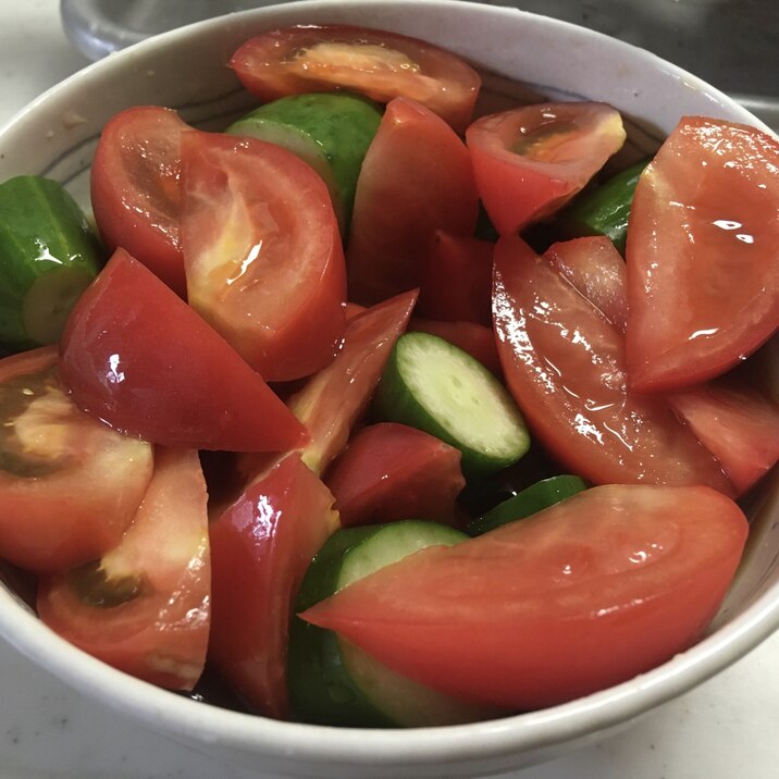 トマトときゅうりのさっぱりサラダ